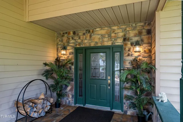 $1,750,000 | 21580 Moonlight Bay Road, Abingdon, VA 24211