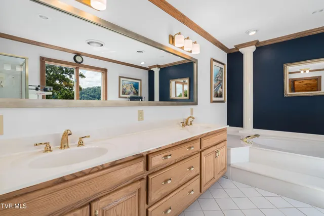 $1,750,000 | 21580 Moonlight Bay Road, Abingdon, VA 24211