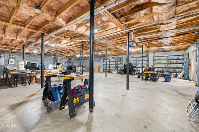 $1,750,000 | 21580 Moonlight Bay Road, Abingdon, VA 24211