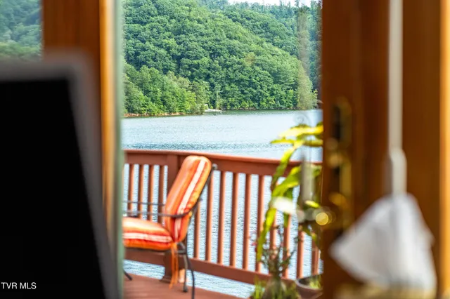 $1,750,000 | 21580 Moonlight Bay Road, Abingdon, VA 24211