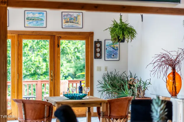 $1,750,000 | 21580 Moonlight Bay Road, Abingdon, VA 24211