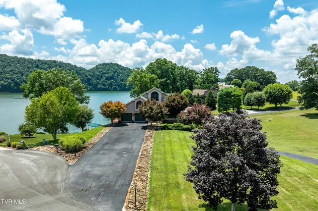$1,750,000 | 21580 Moonlight Bay Road, Abingdon, VA 24211