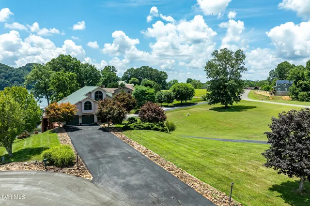 $1,750,000 | 21580 Moonlight Bay Road, Abingdon, VA 24211