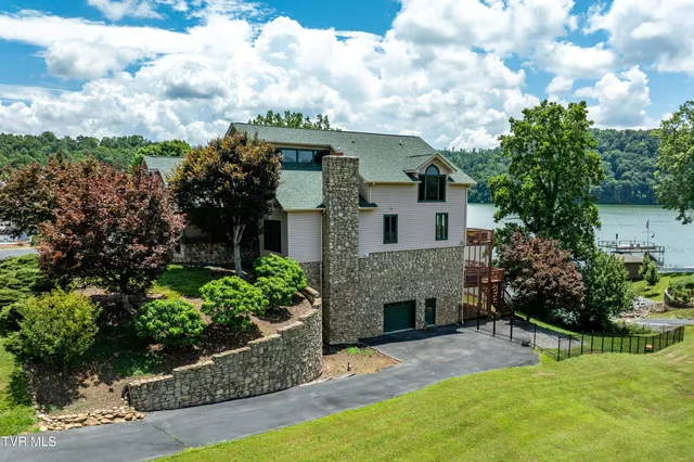 $1,750,000 | 21580 Moonlight Bay Road, Abingdon, VA 24211