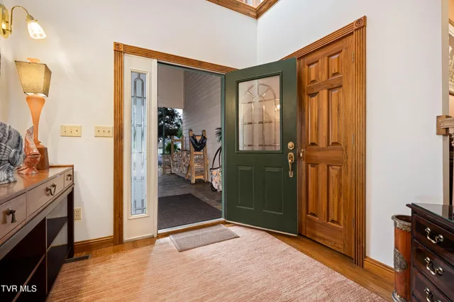 $1,750,000 | 21580 Moonlight Bay Road, Abingdon, VA 24211