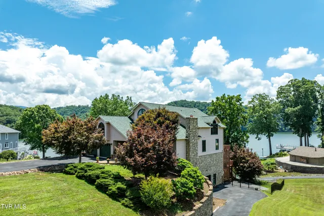 $1,750,000 | 21580 Moonlight Bay Road, Abingdon, VA 24211