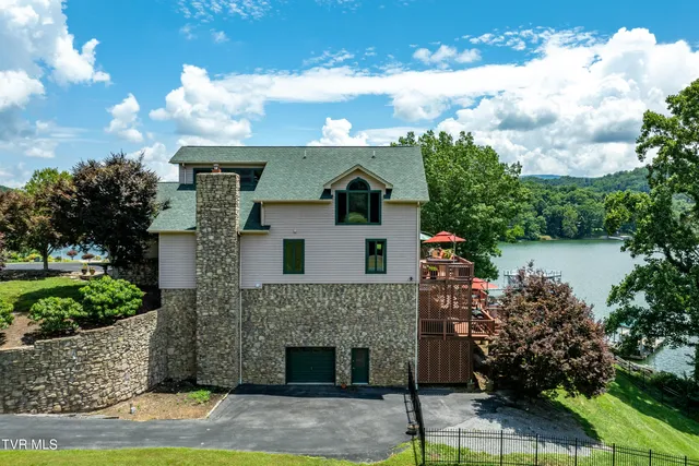 $1,750,000 | 21580 Moonlight Bay Road, Abingdon, VA 24211