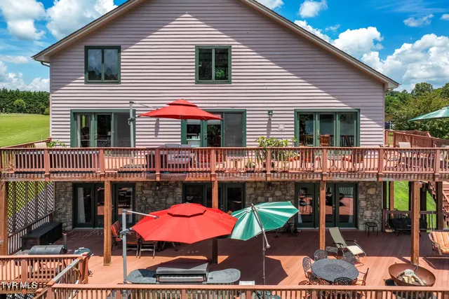 $1,750,000 | 21580 Moonlight Bay Road, Abingdon, VA 24211