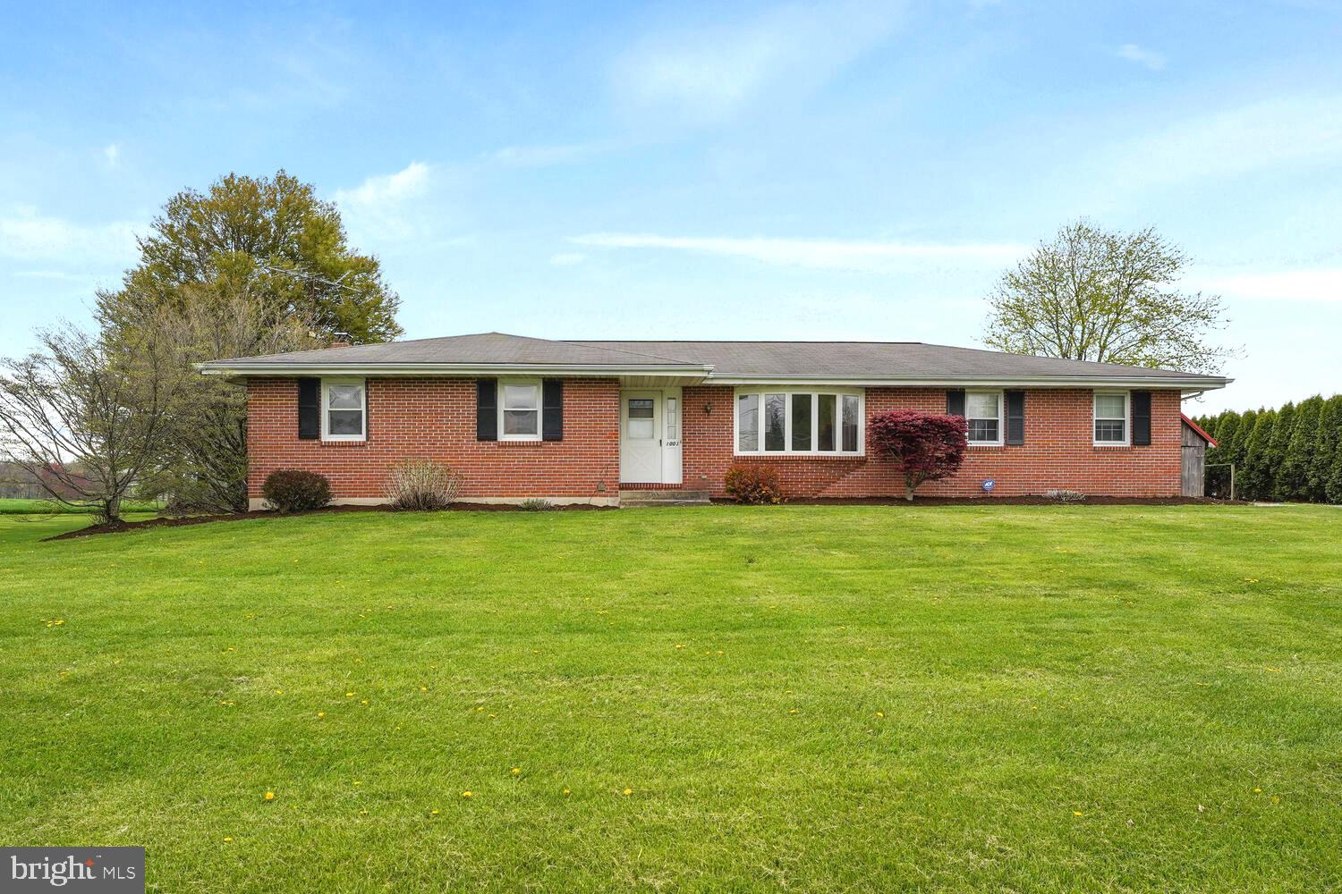 1003 Georgetown Road Paradise, PA 17562 - Photo 1 of 37 Front View
