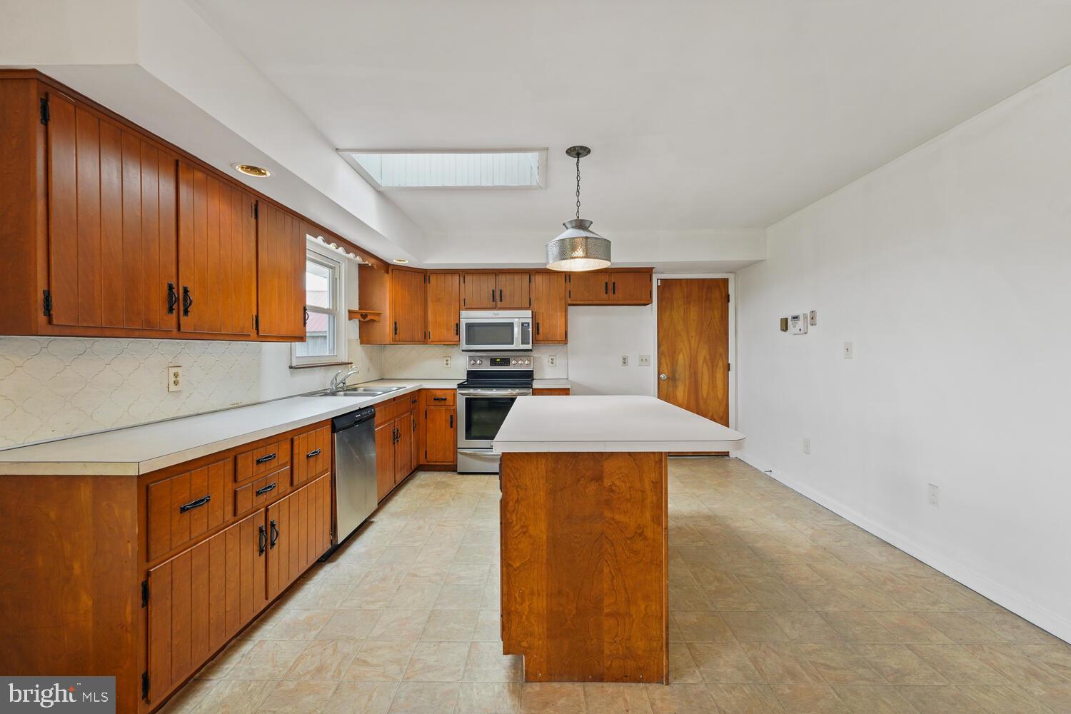 1003 Georgetown Road Paradise, PA 17562 - Photo 3 of 37 Kitchen