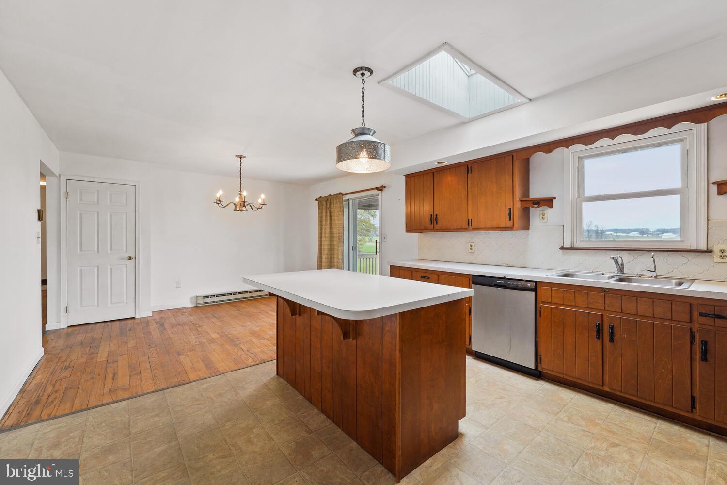 1003 Georgetown Road Paradise, PA 17562 - Photo 4 of 37 Kitchen