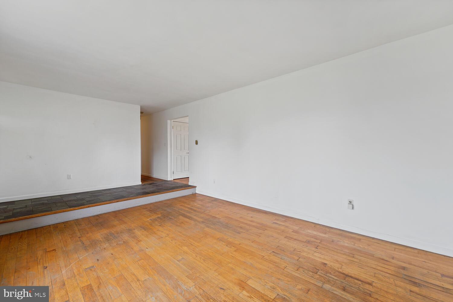1003 Georgetown Road Paradise, PA 17562 - Photo 10 of 37 Living Room