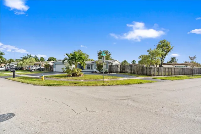 $3,500 | 8930 Northwest 23rd Street, Pembroke Pines, FL 33024