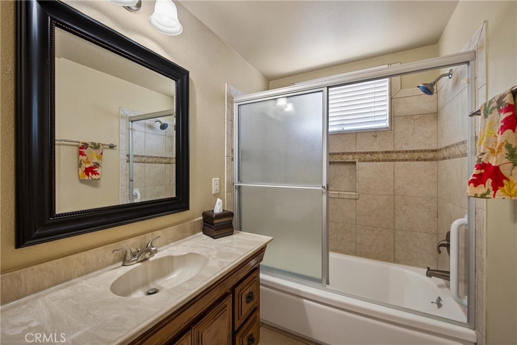 5146 Golden Avenue Riverside, CA 92505 - Photo 21 of 28 Main bath