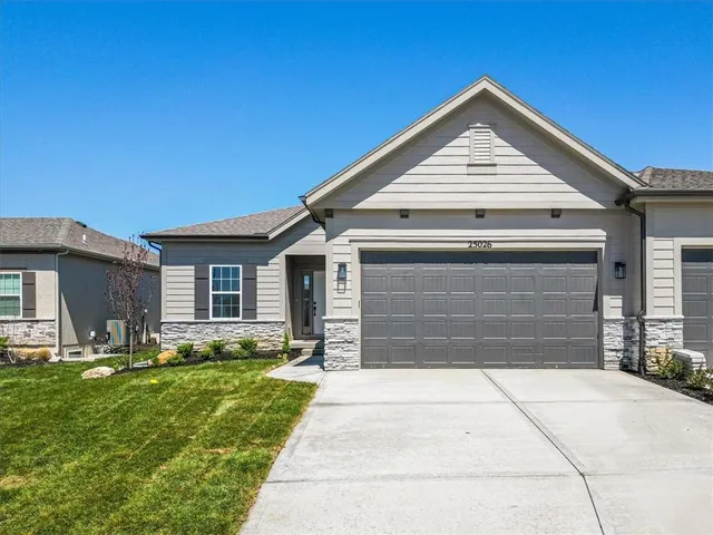 $499,900 | 25026 West 94th Terrace, Lenexa, KS 66227