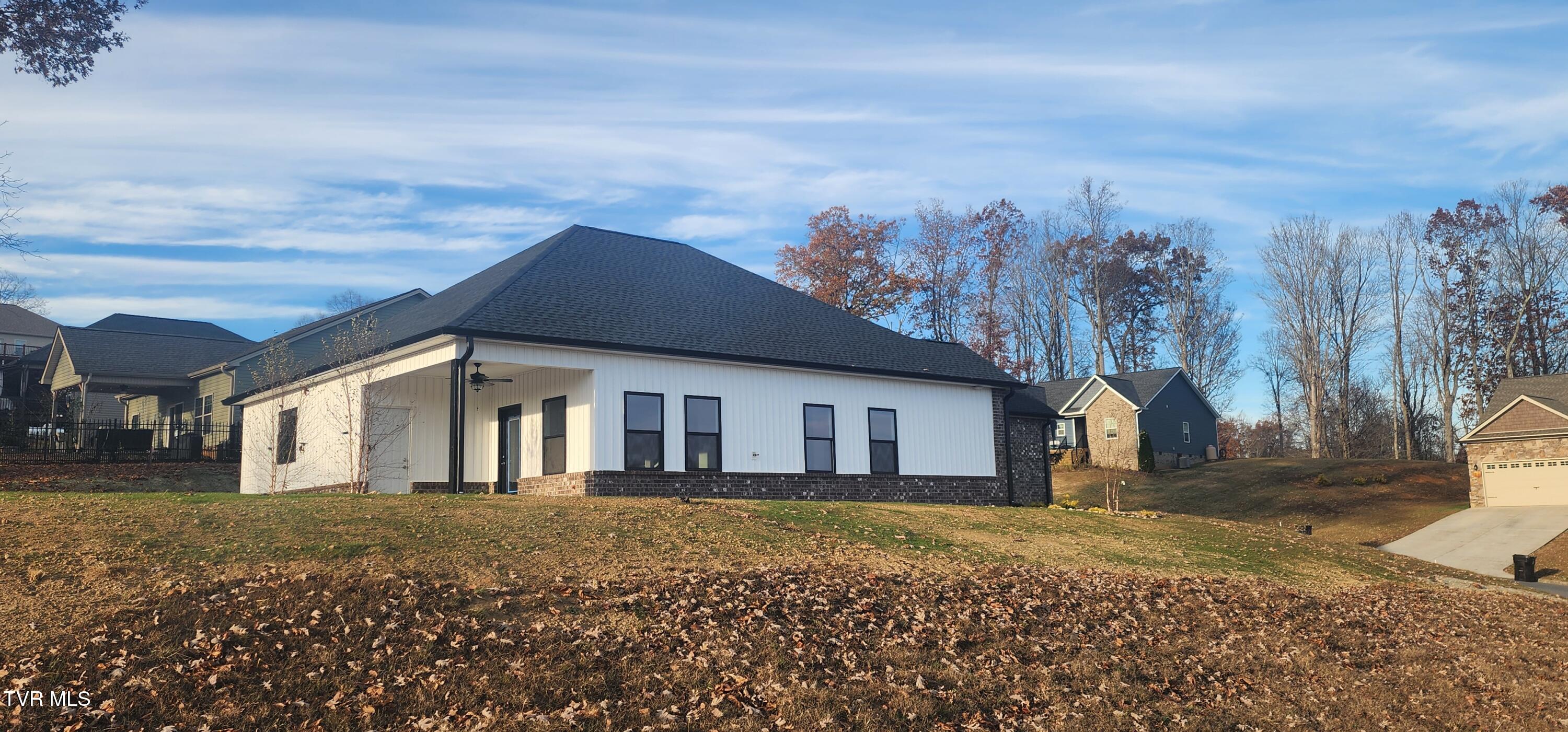 737 Pasture Rdg Road Piney Flats, TN 37686 - Photo 2 of 23 1000109251