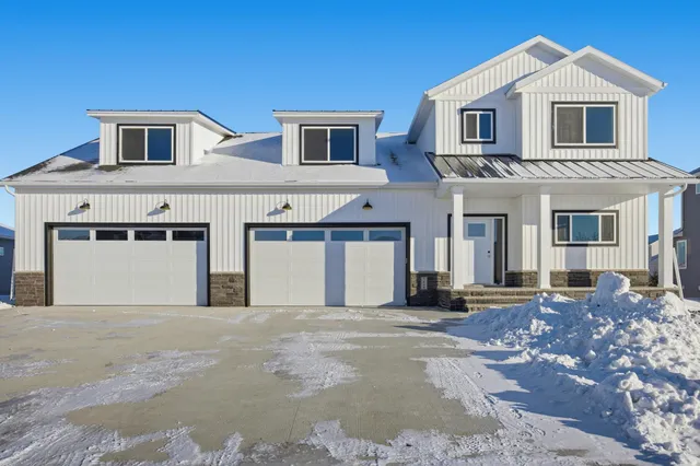 $699,900 | 7448 16th Street South, Fargo, ND 58104