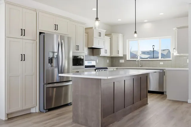 $699,900 | 7448 16th Street South, Fargo, ND 58104