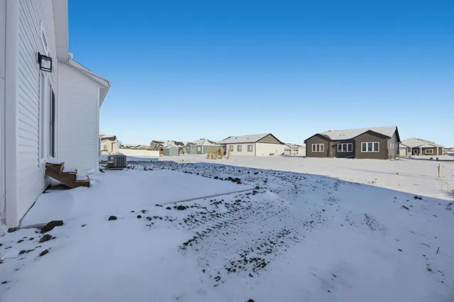 $699,900 | 7448 16th Street South, Fargo, ND 58104