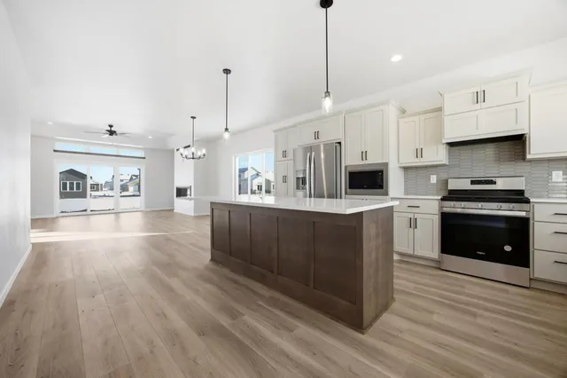 $699,900 | 7448 16th Street South, Fargo, ND 58104