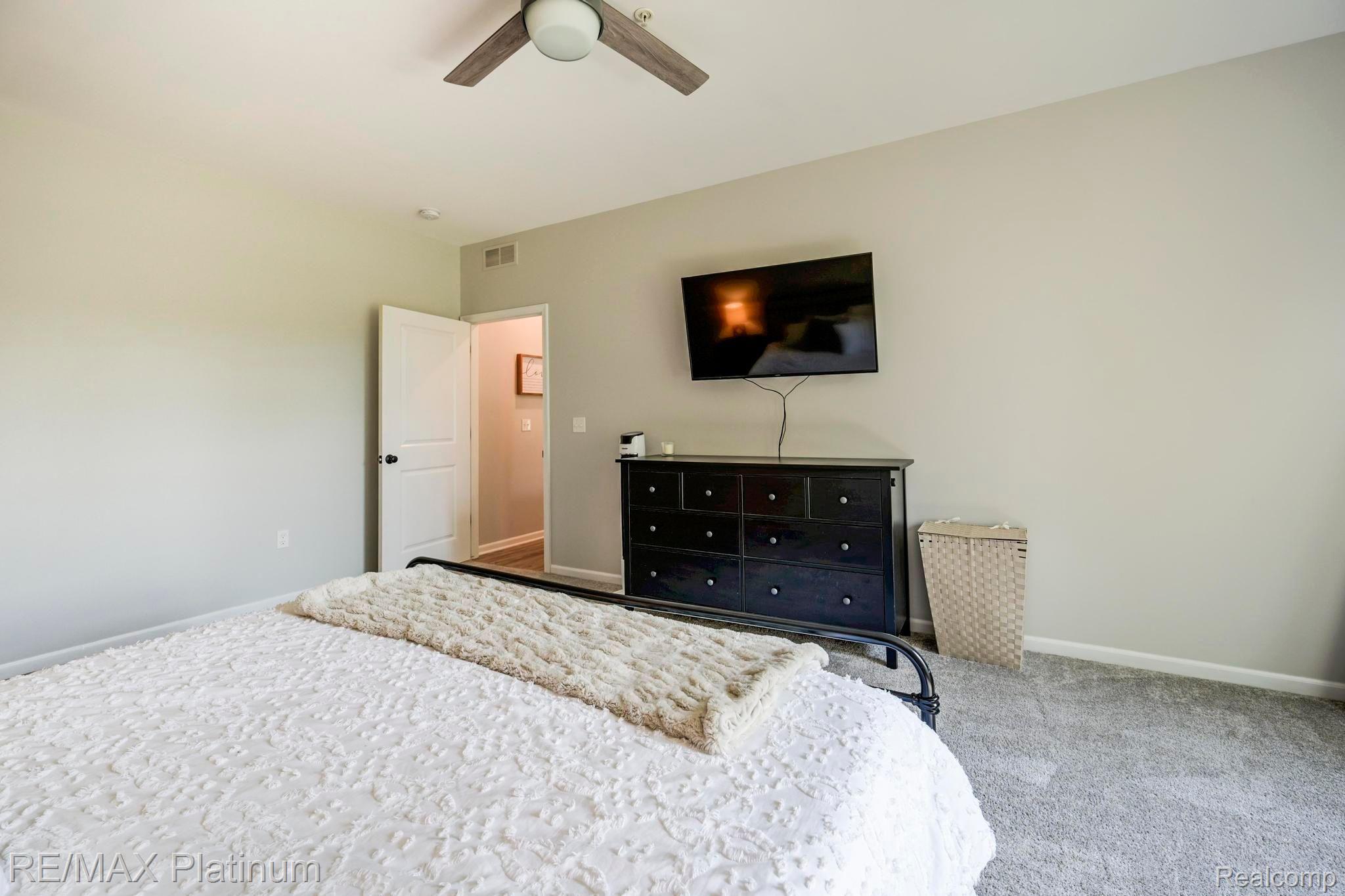 9952 Ridge Run Street Howell, MI 48855 - Photo 22 of 34 Gallery Image 22