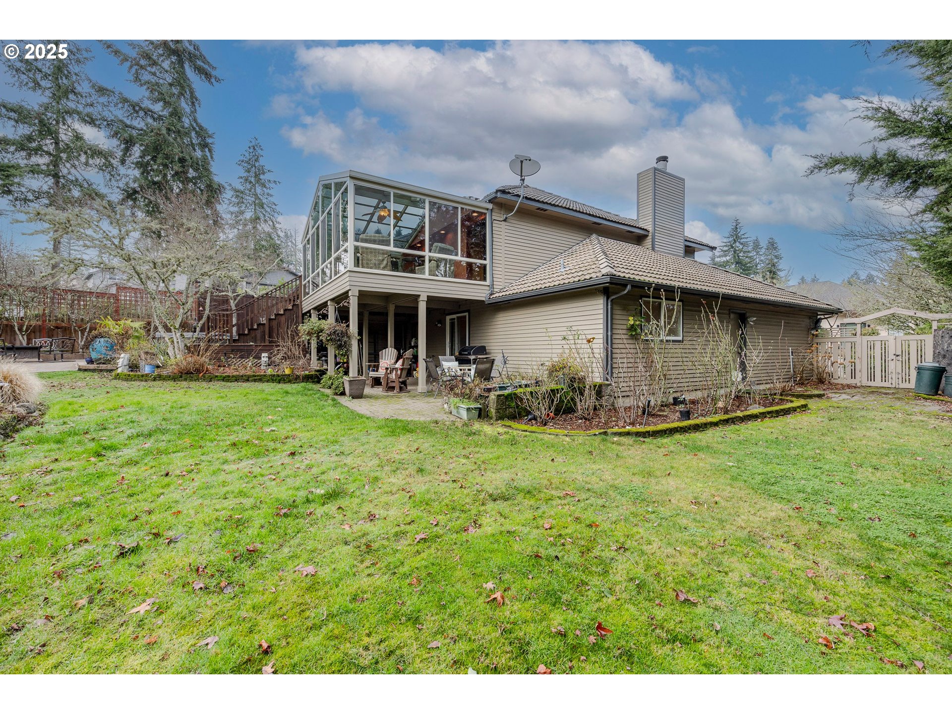 1710 White Oak Drive Eugene, OR 97405 - Photo 30 of 45 a view of a yard in front of house