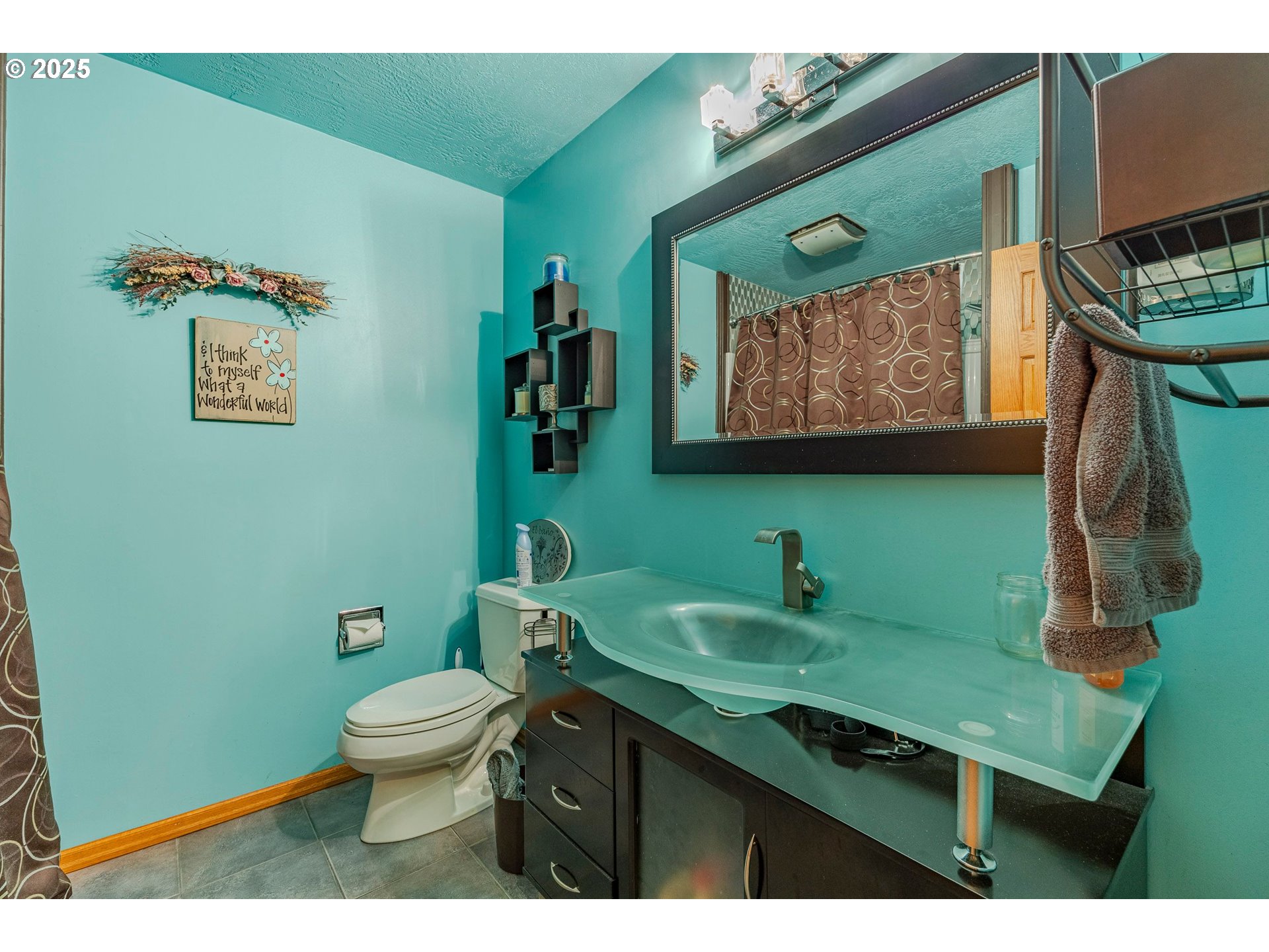 1710 White Oak Drive Eugene, OR 97405 - Photo 34 of 45 a bathroom with a sink and a mirror