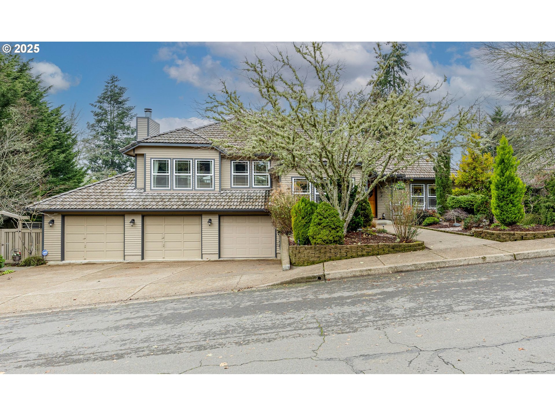 1710 White Oak Drive Eugene, OR 97405 - Photo 4 of 45 a front view of a house with a yard and garage