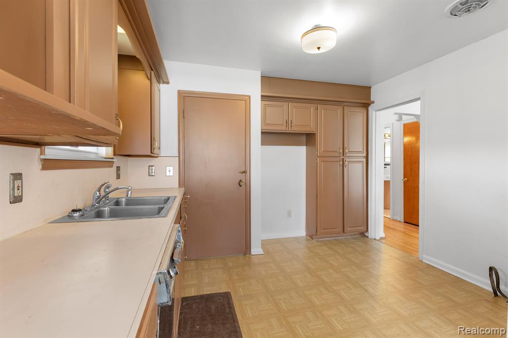 14056 Ashton Road Detroit, MI 48223 - Photo 8 of 33