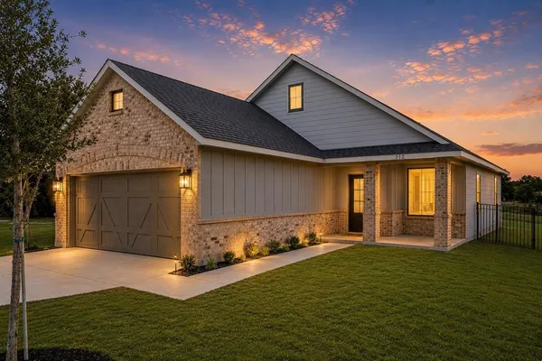 $279,900 | 312 Third Street, Hillsboro, TX 76645
