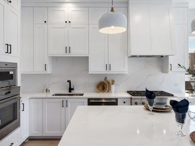 $850,000 | 867 North Marshfield Avenue, Unit 2, Chicago, IL 60622