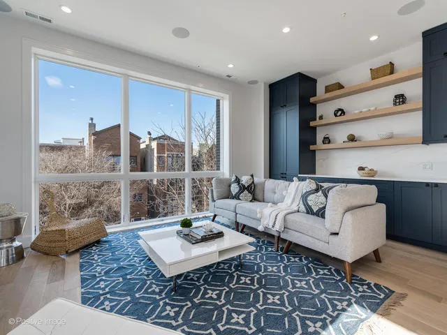 $850,000 | 867 North Marshfield Avenue, Unit 2, Chicago, IL 60622