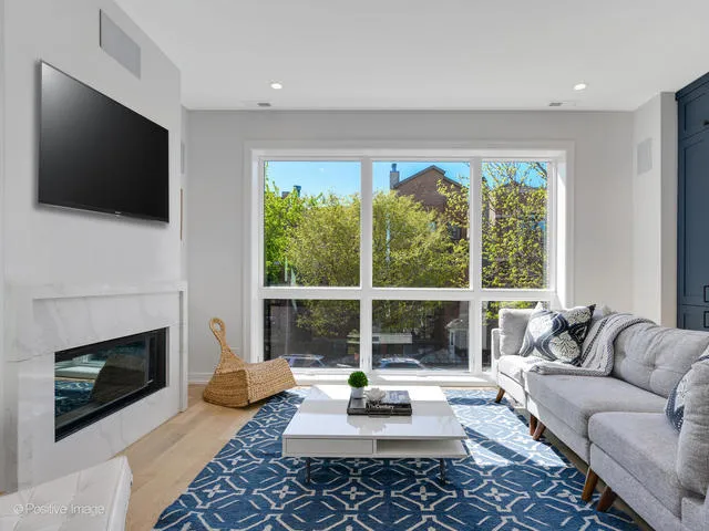 $850,000 | 867 North Marshfield Avenue, Unit 2, Chicago, IL 60622