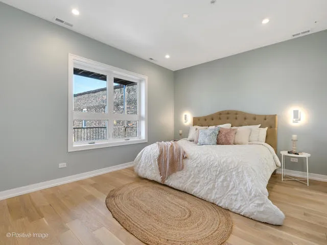 $850,000 | 867 North Marshfield Avenue, Unit 2, Chicago, IL 60622