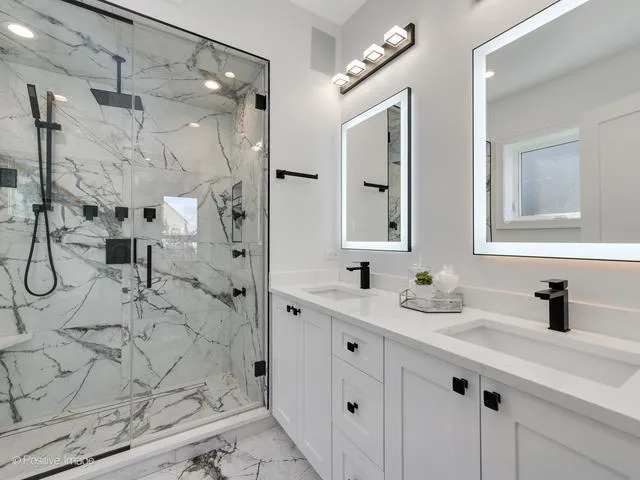 $850,000 | 867 North Marshfield Avenue, Unit 2, Chicago, IL 60622