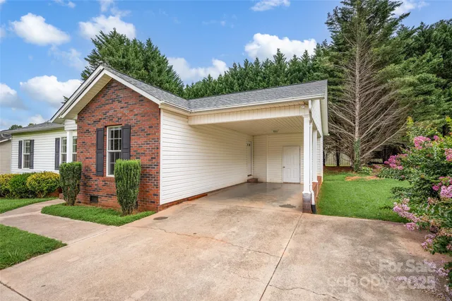 $260,000 | 144 Fairway Drive, Conover, NC 28613