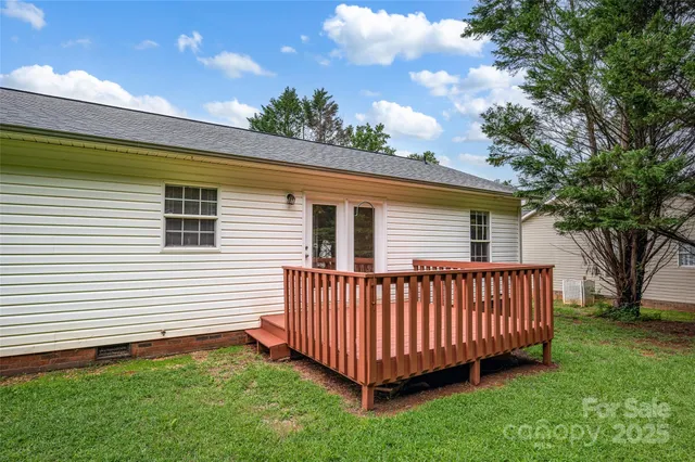 $260,000 | 144 Fairway Drive, Conover, NC 28613