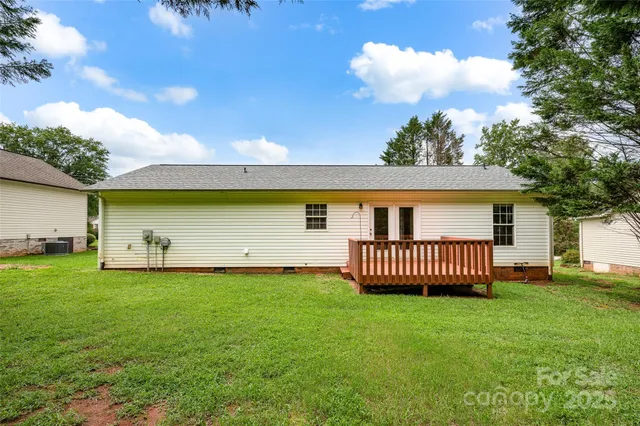 $260,000 | 144 Fairway Drive, Conover, NC 28613