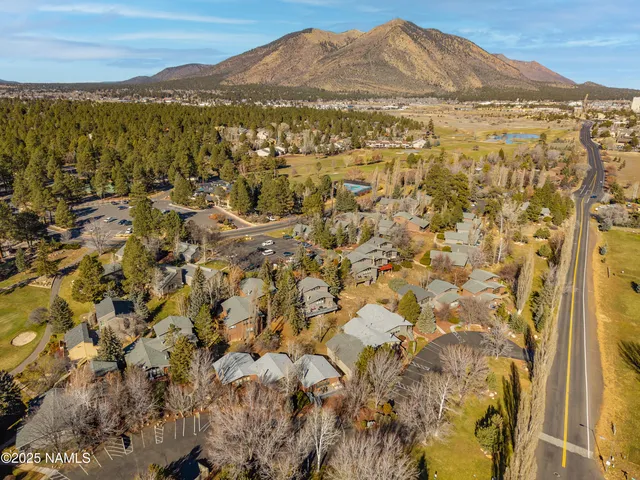 a view of an outdoor space