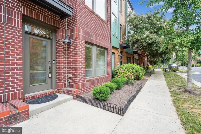 $4,295 | 2988 Stella Blue Lane, Fairfax, VA 22031