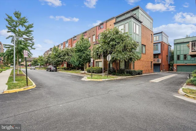 $4,295 | 2988 Stella Blue Lane, Fairfax, VA 22031