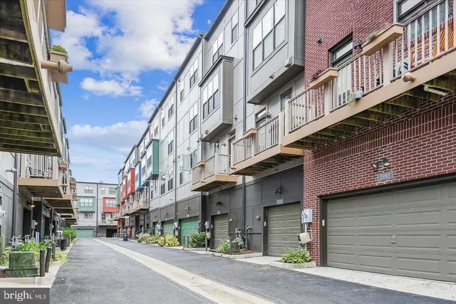 $4,295 | 2988 Stella Blue Lane, Fairfax, VA 22031