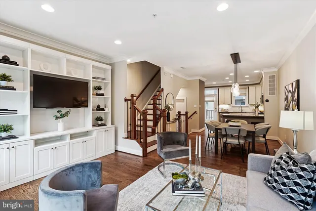 $4,295 | 2988 Stella Blue Lane, Fairfax, VA 22031