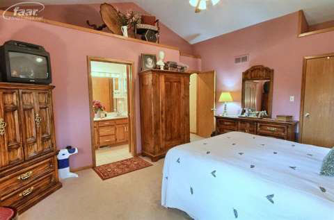 8490 Bennett Lake Road Fenton, MI 48430 - Photo 12 of 31 20403938-11.JPG