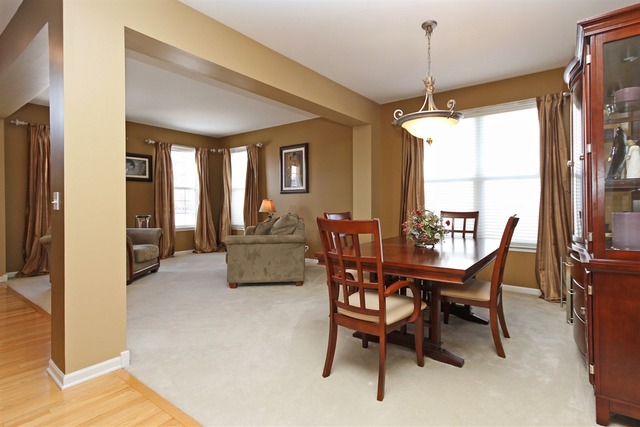 1561 Southgate Road Bartlett, IL 60103 - Photo 3 of 25 a dining room with furniture and window