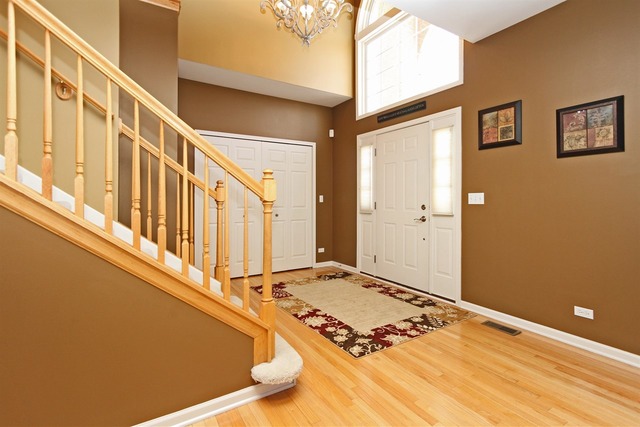 1561 Southgate Road Bartlett, IL 60103 - Photo 9 of 25 a view of an entryway