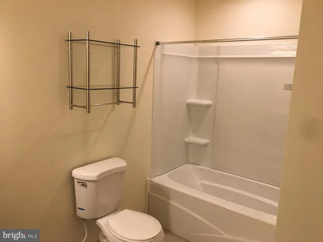 $2,400 | 357 Oakwood Avenue, Unit 201, Glassboro, NJ 08028