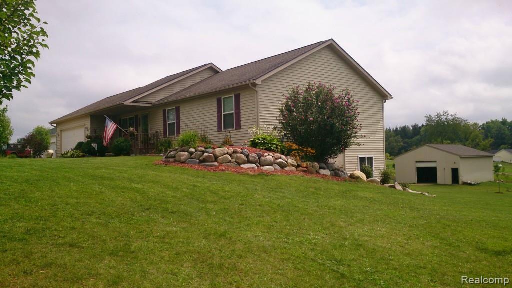 9135 Roberts Road Gregory, MI 48137 - Photo 2 of 38 DSC_0660.jpg