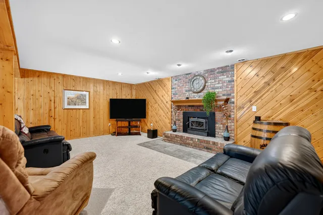 $319,000 | 5567 North Blackwood Road, Davis Junction, IL 61020