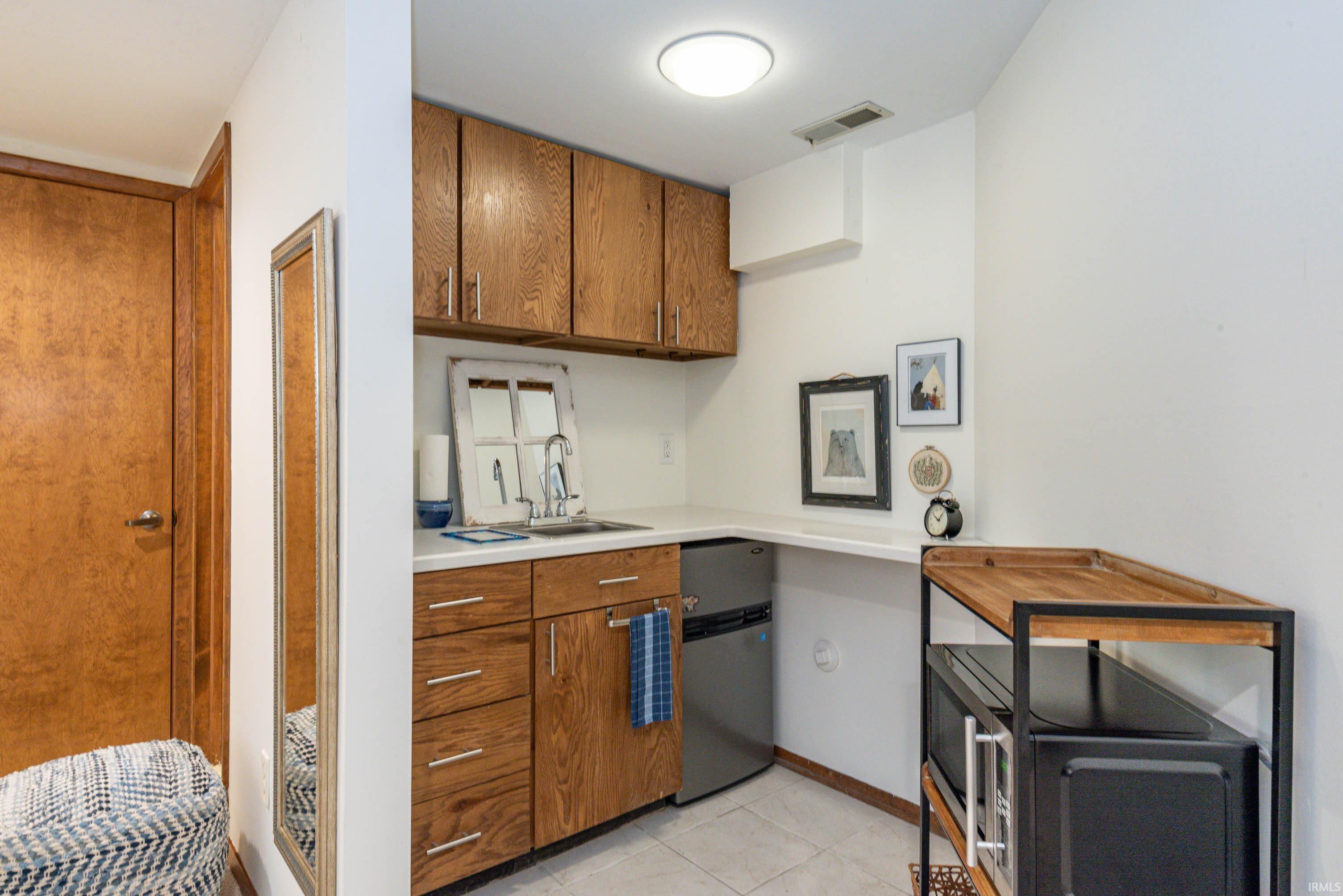 5451 East James Road Bloomington, IN 47408 - Photo 33 of 36 Gallery Image 33